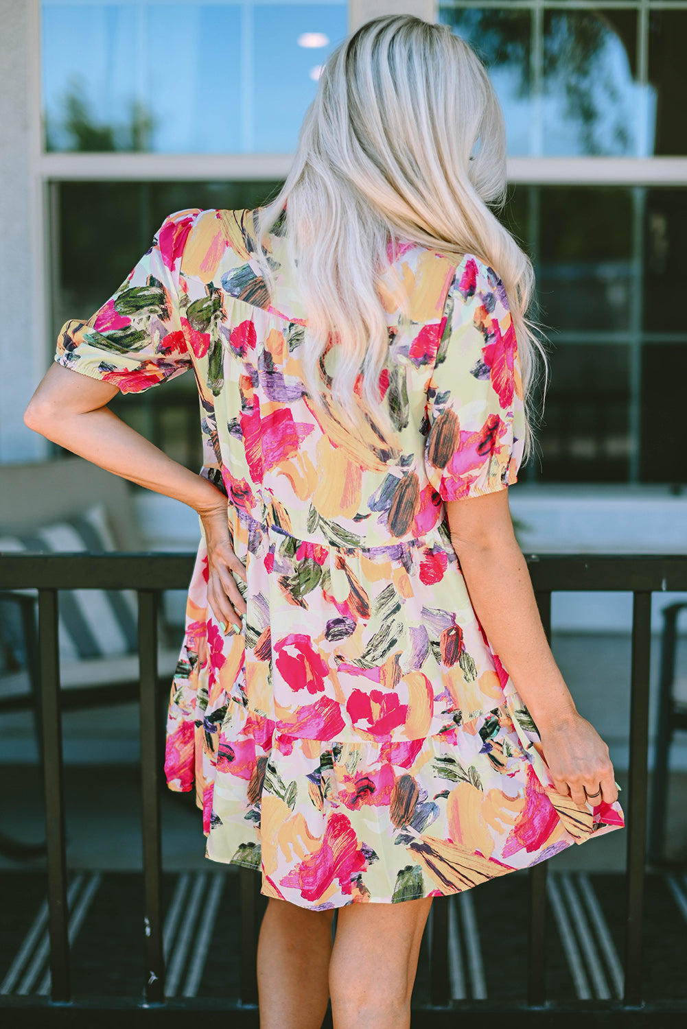 Haljina košulja kratkih rukava s višebojnim cvjetnim printom