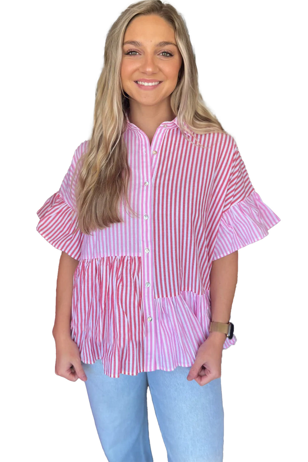 Rožnata srajca z gumbi in črtasto patchwork z naboranimi robovi