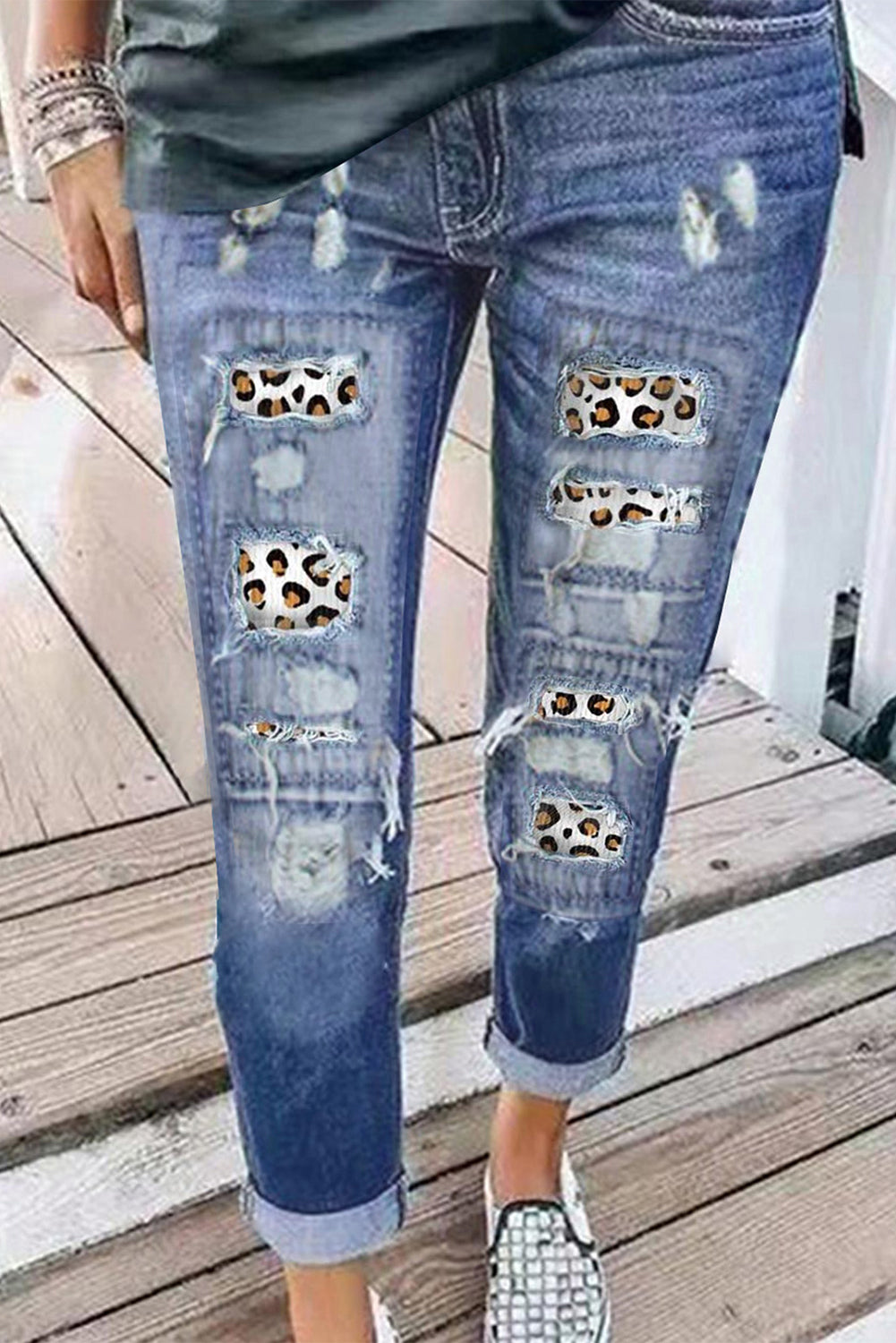 Zerrissene Jeans mit Leopardenmuster