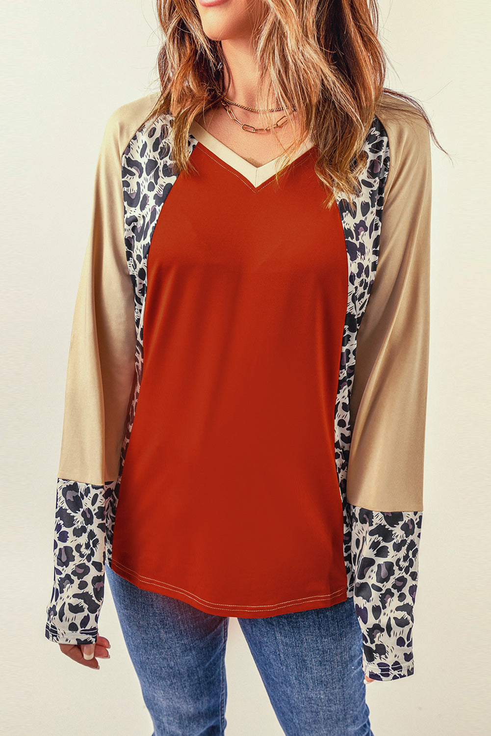 Rjava majica z dolgimi rokavi z leopardjim v-izrezom in barvnimi bloki