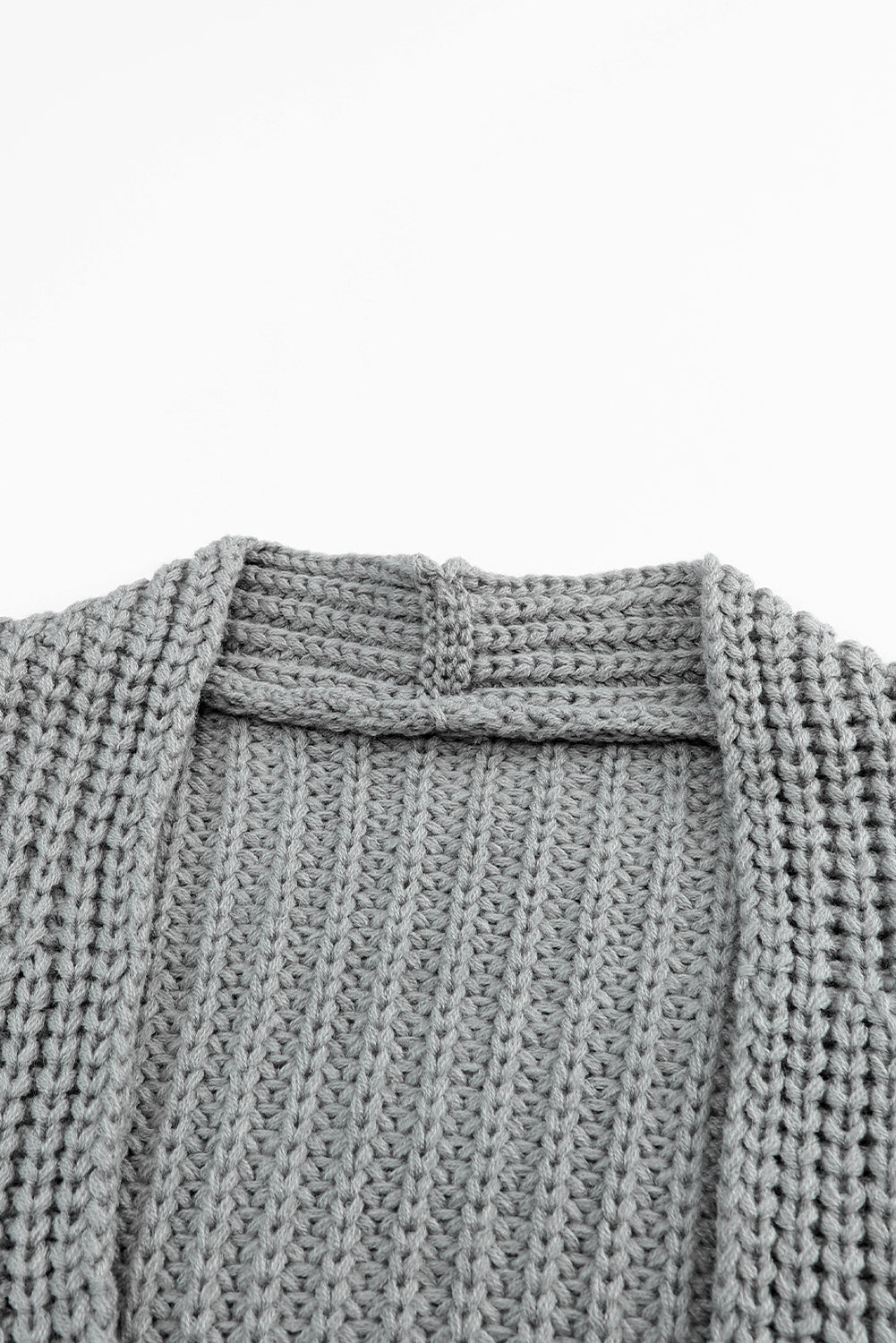 Cardigan spolverino con tasche laterali in maglia a trecce color block grigio