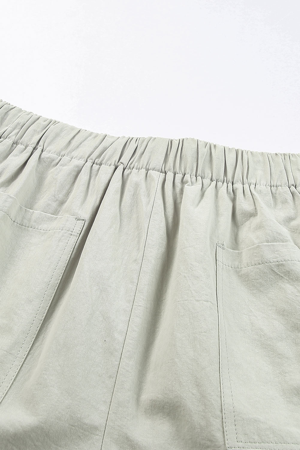 Zelene kratke hlače z žepom z vrvico v pasu