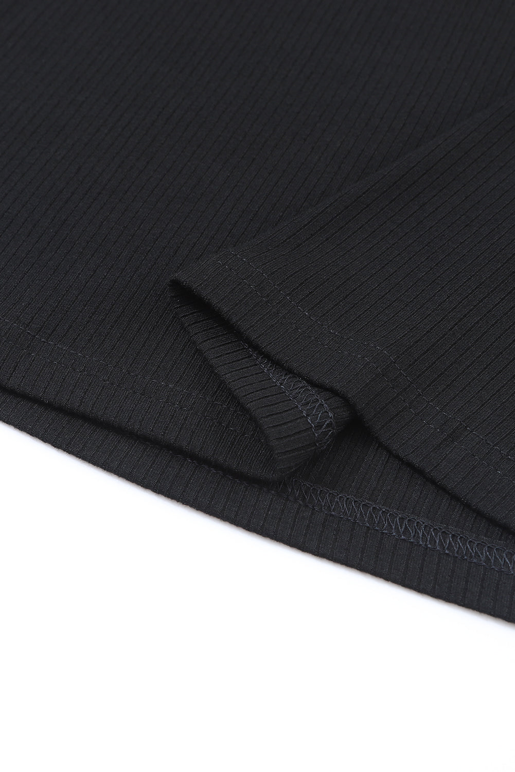 Črna rebrasta pletena majica z dolgimi rokavi z visokim ovratnikom