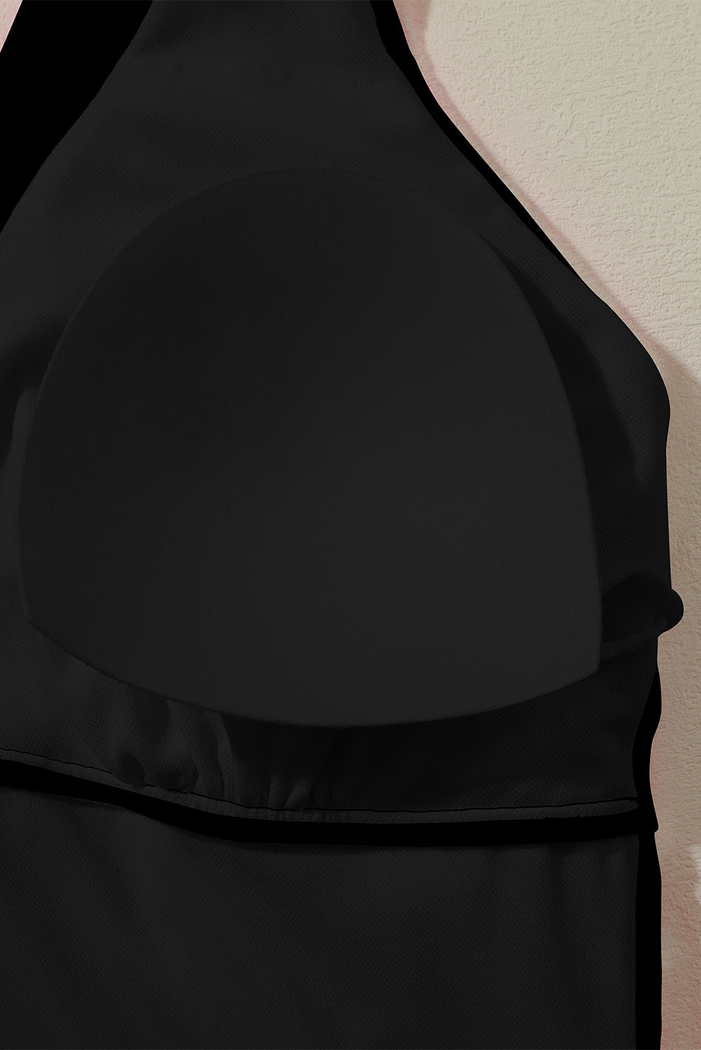Crni monokini visokog kroja s dubokim V izrezom bez leđa i visokim izrezom