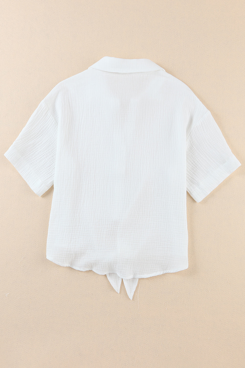 Chemise blanche texturée nouée boutonnée à demi-manches