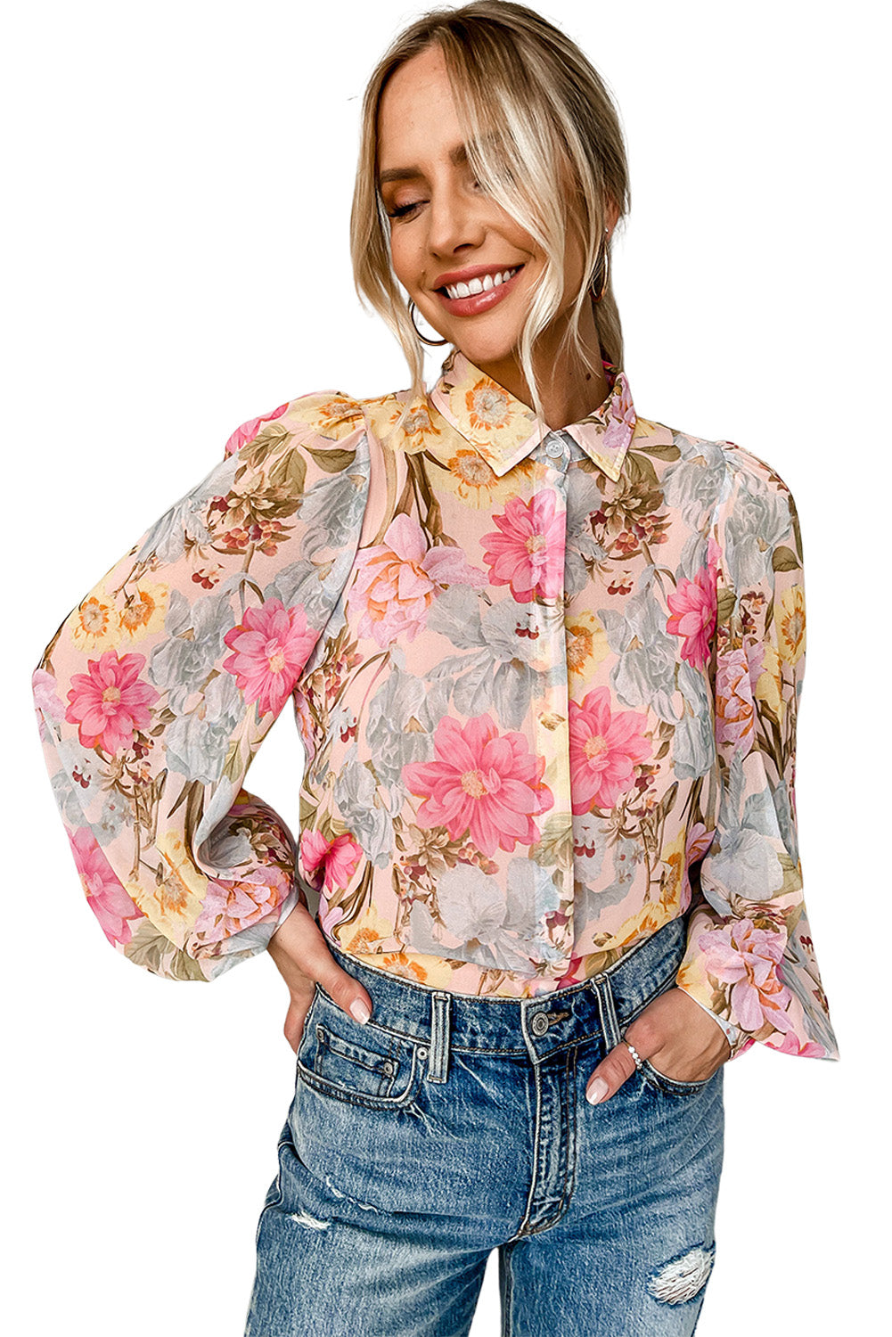 Ružičasta košulja s puf rukavima i ovratnikom s cvjetnim motivima