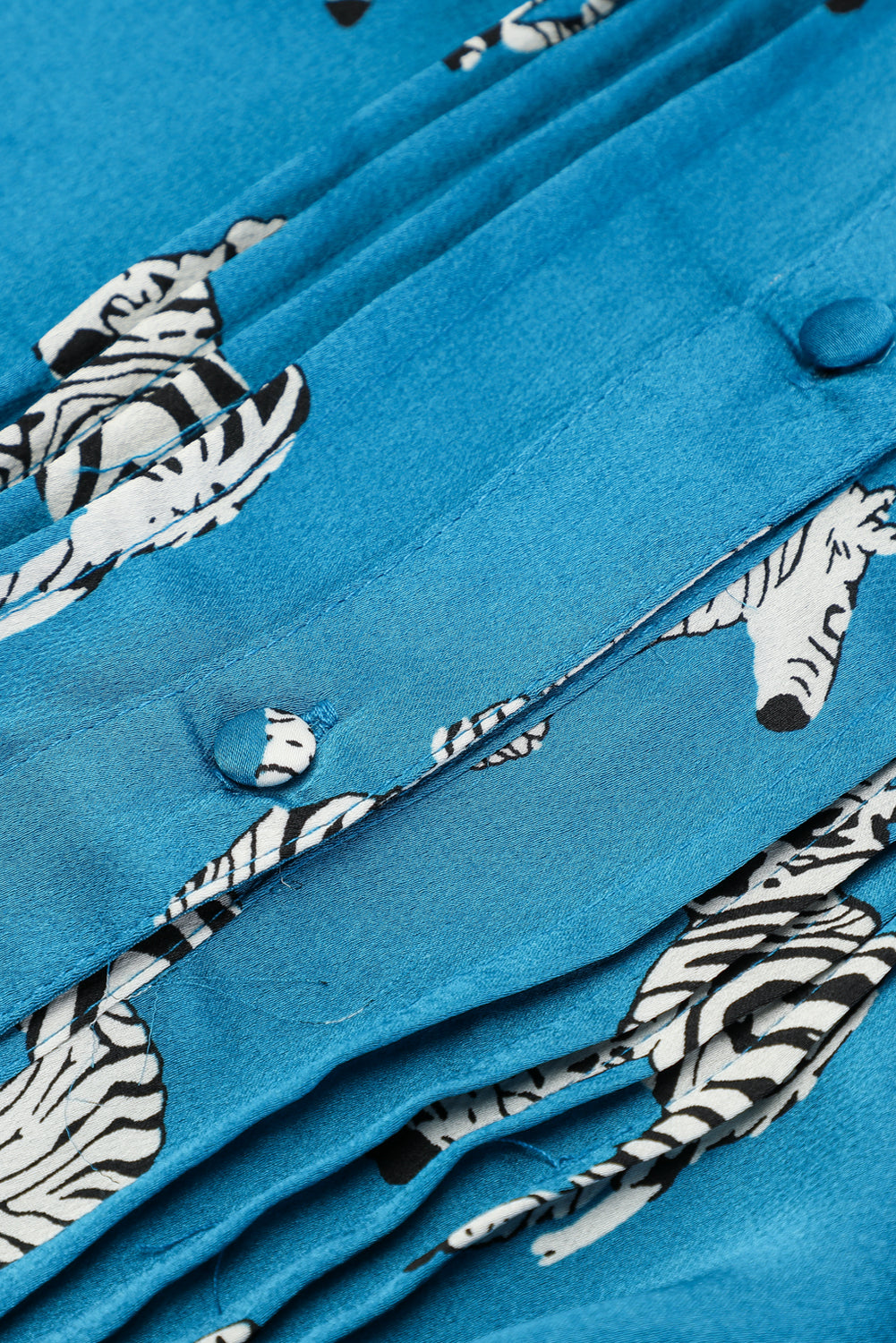 Blau bedrucktes, plissiertes Hemd-Tunika-Kleid mit Zebramuster