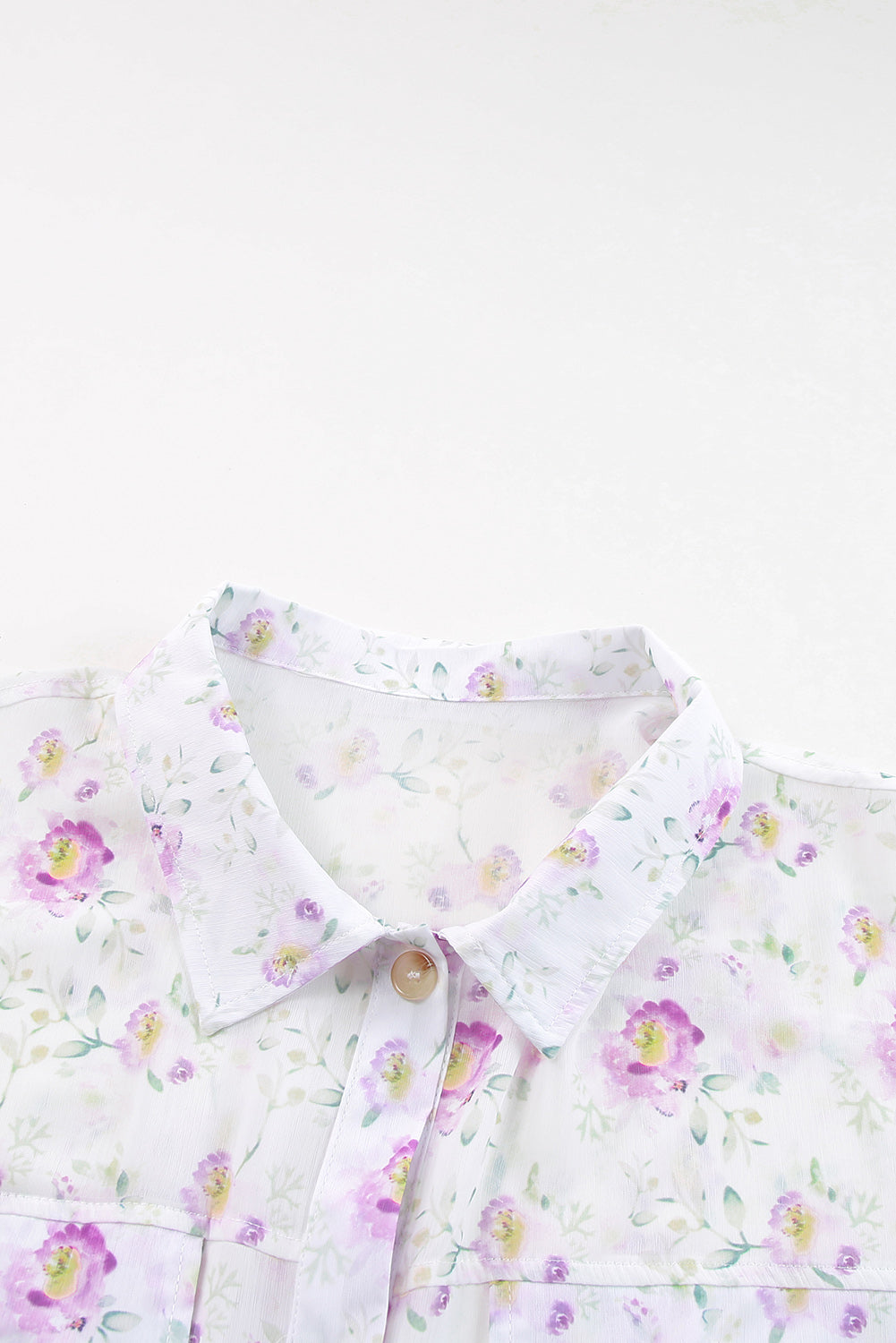 Chemise violette à poche à rabat plissée à imprimé floral