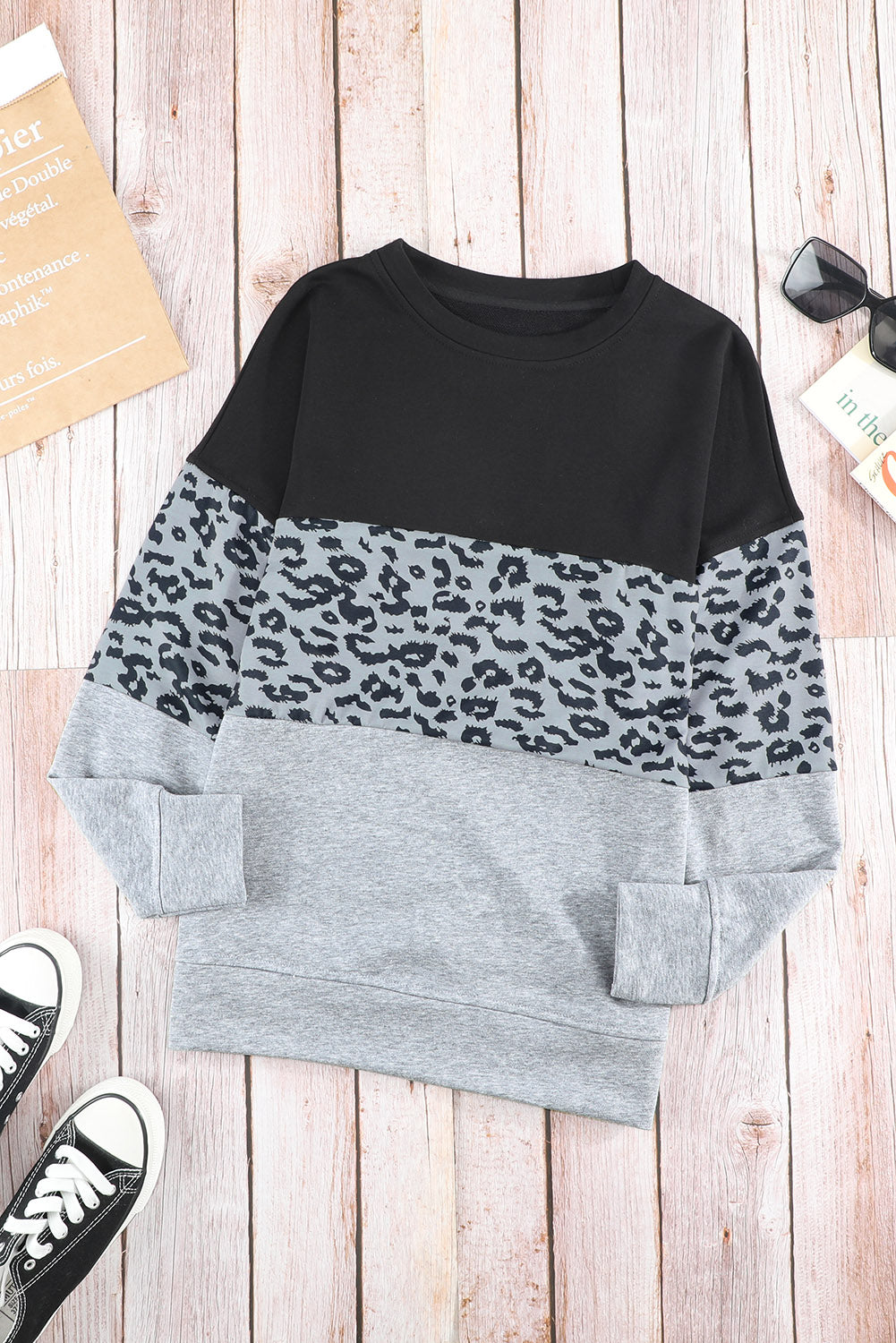 Schwarzes Colorblock-Sweatshirt mit Kontrastnähten und Schlitzen
