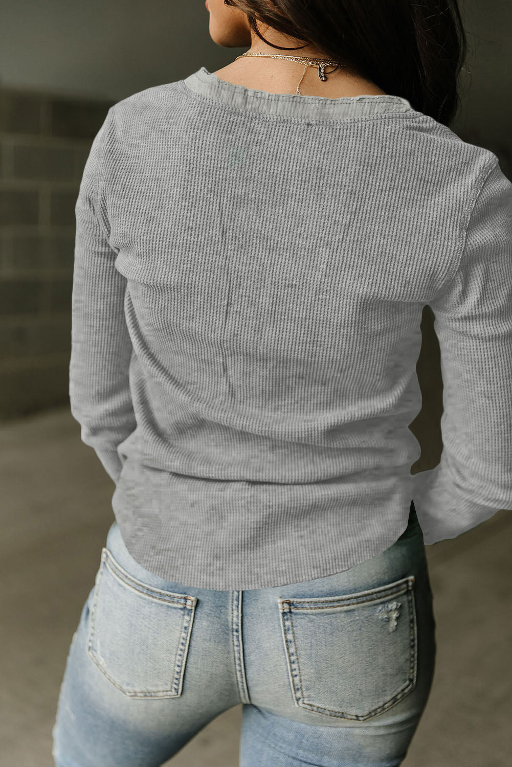 Sivo obrubljeni izrez oko vrata Vaffle pletena Henley majica