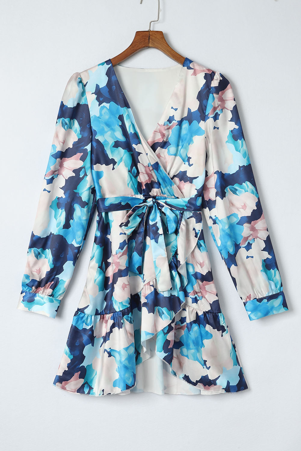 Blaues, langärmliges Kleid mit Rüschen und abstraktem Blumenmuster