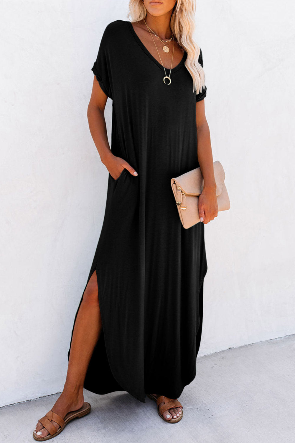 Abito maxi t-shirt nero con tasche nascoste e scollo a V