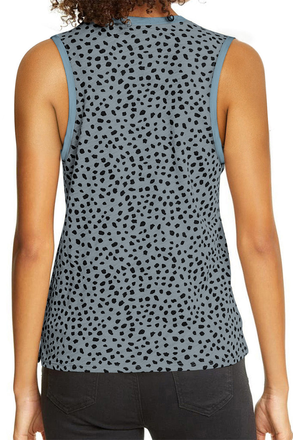 Črna majica z okroglim izrezom z leopardjim vzorcem