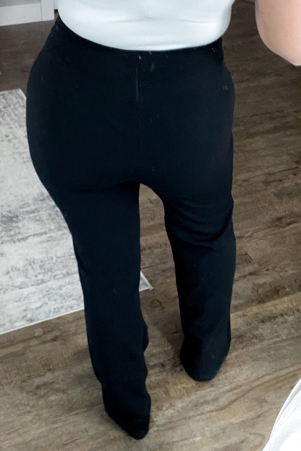 Pantalon noir à coutures apparentes, jambe droite, grande taille