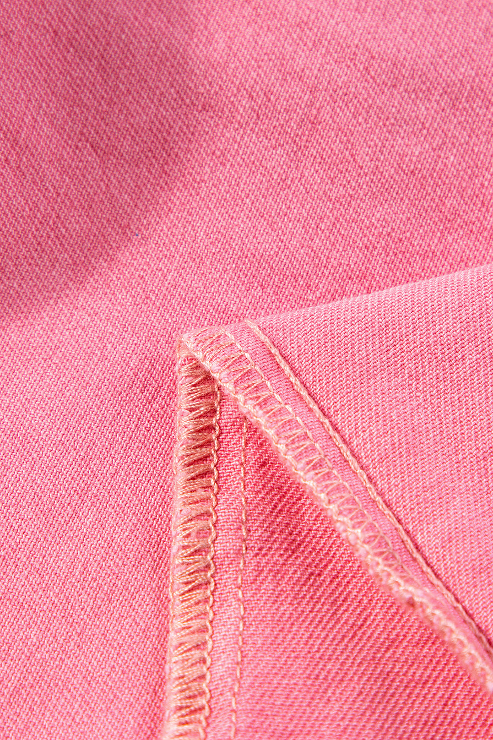 Rosafarbene Denim-Hose mit verstreuten Strasssteinen und Farbverlauf