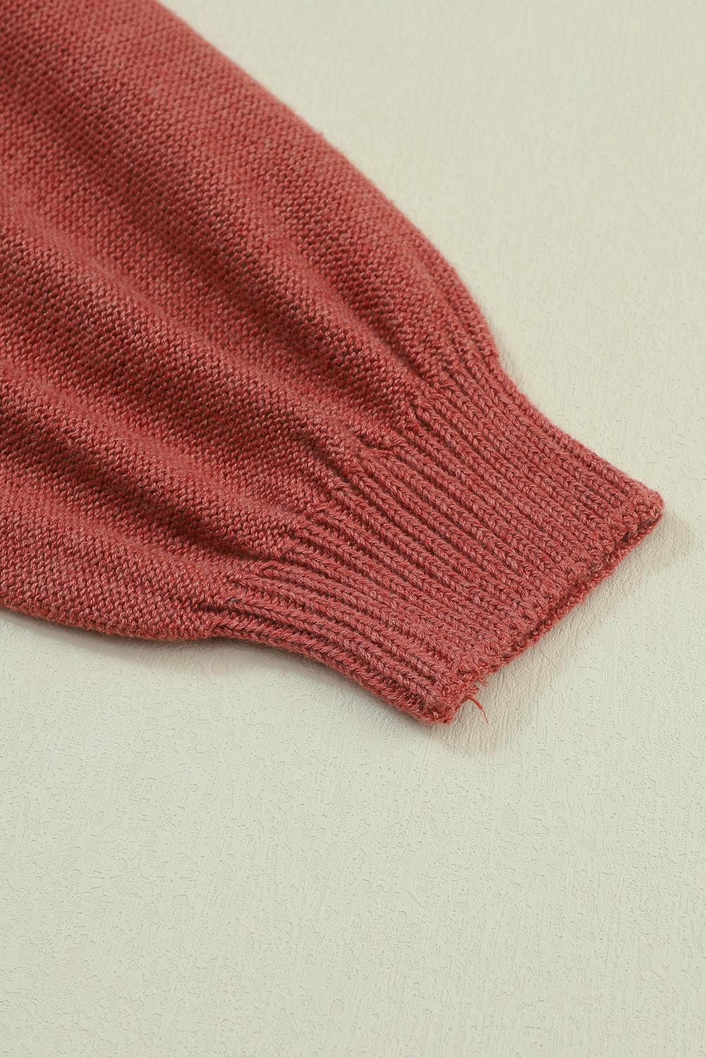 Rosafarbener Colorblock-Pullover mit gerippten Ärmeln und Bischofsärmeln