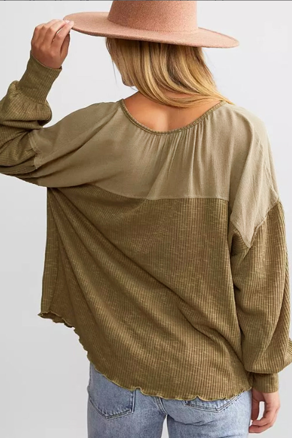 Khakifarbene gerippte Patchwork-Bluse mit überschnittener Schulter und geknöpftem Ausschnitt