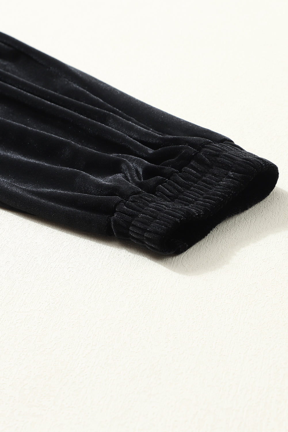 Crne jednobojne hlače za trčanje od baršuna