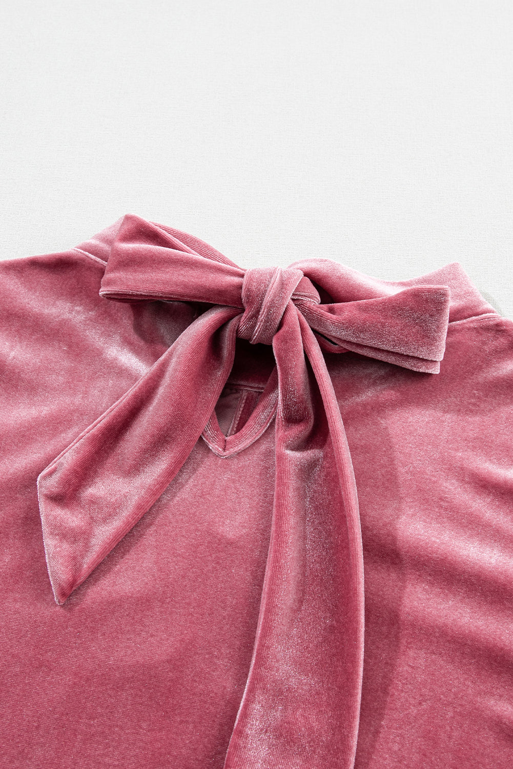 Žametna bluza z napihnjenimi rokavi Peach Blossom Fiery Mock Neck