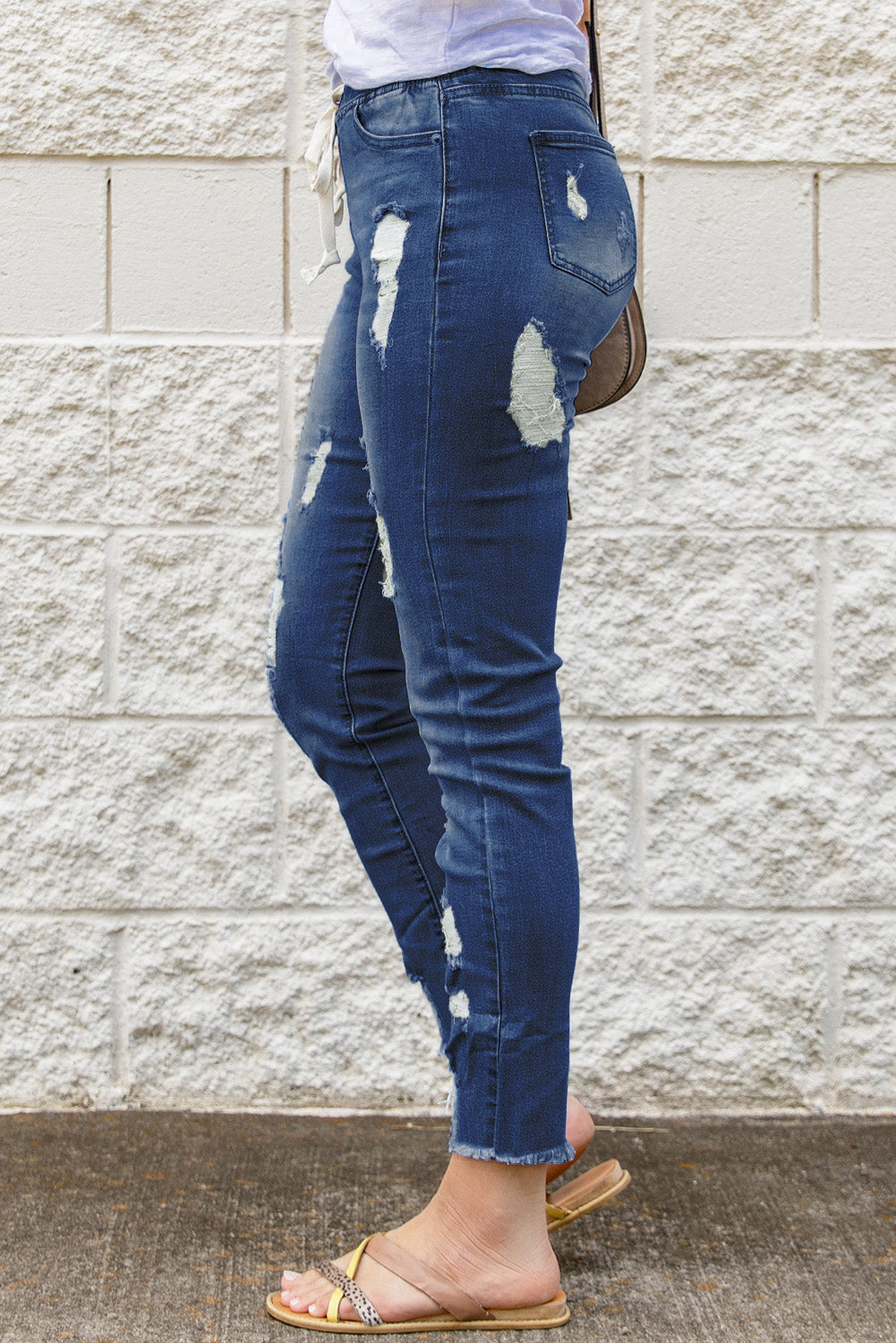 Blaue zerrissene Jeans mit Kordelzug und elastischem Bund