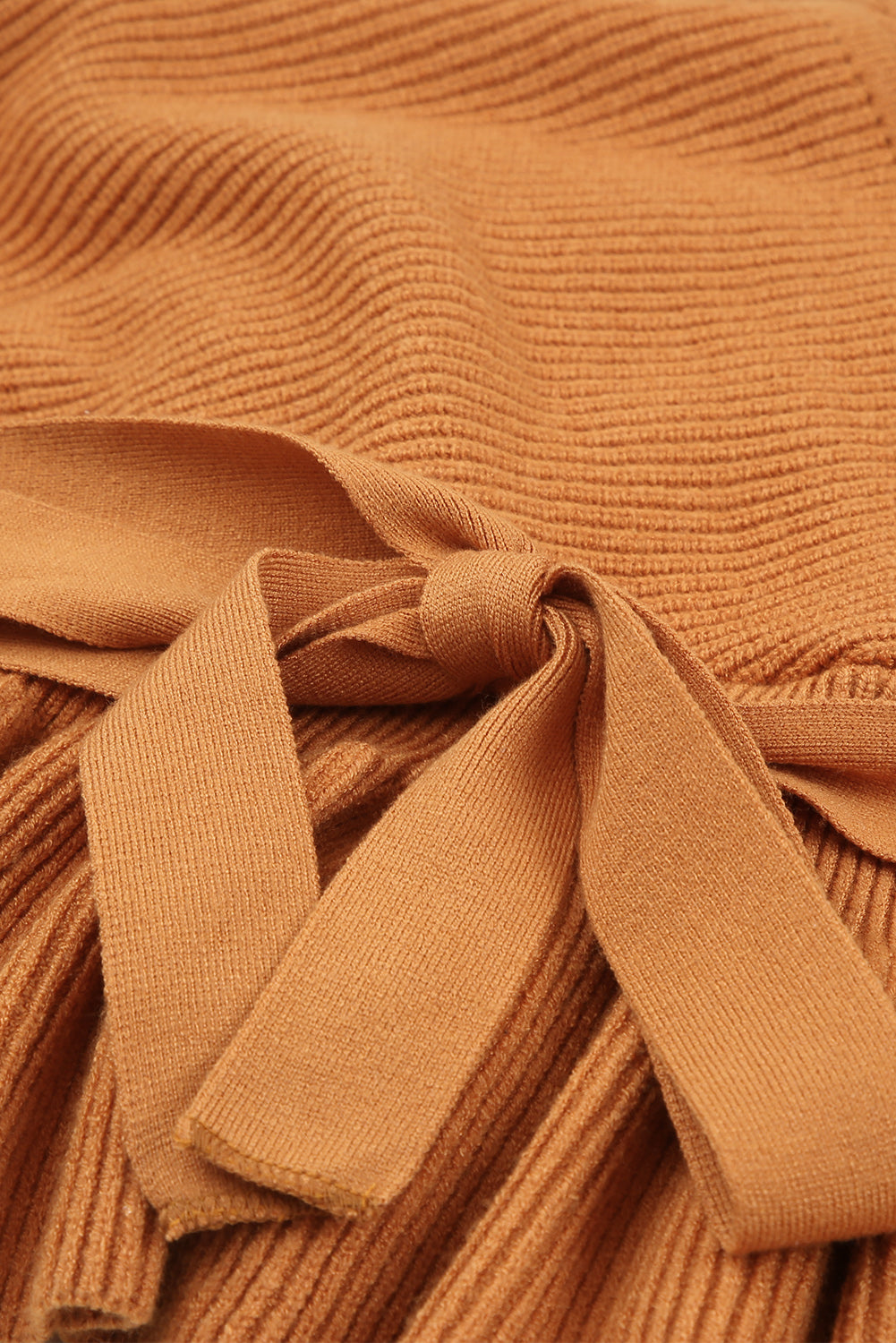 Pull à basque ceinturé à col surplis en tricot côtelé marron