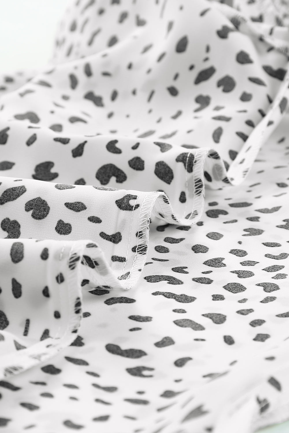 Bluse mit Leoparden-Smocking-Detail und Blasenärmeln