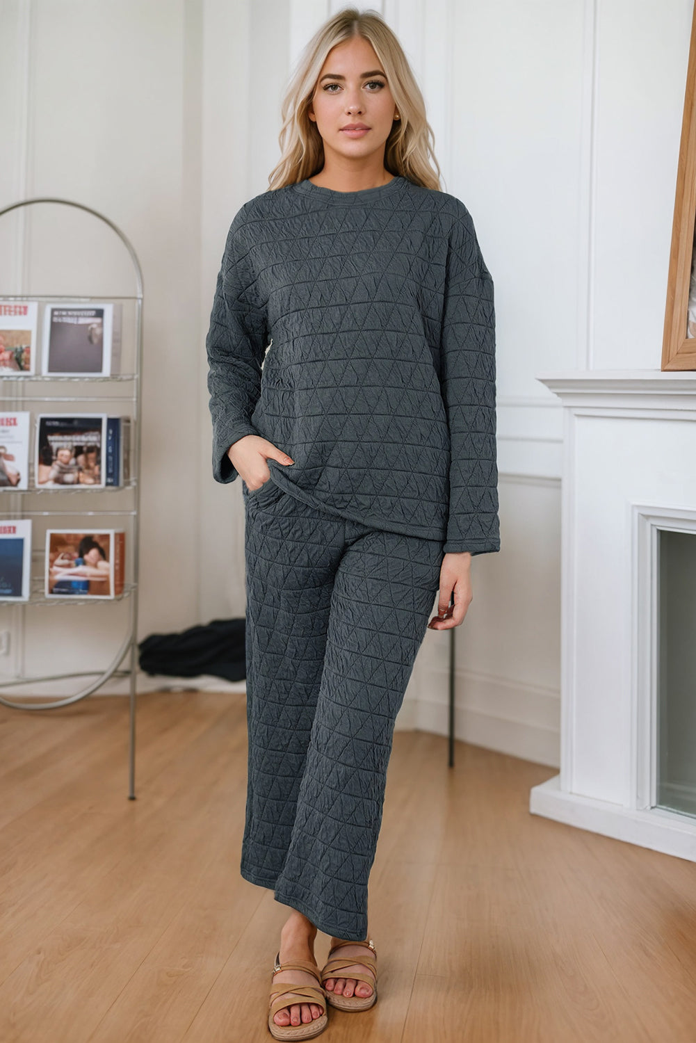 Tenue pull et pantalon matelassés unis gris foncé