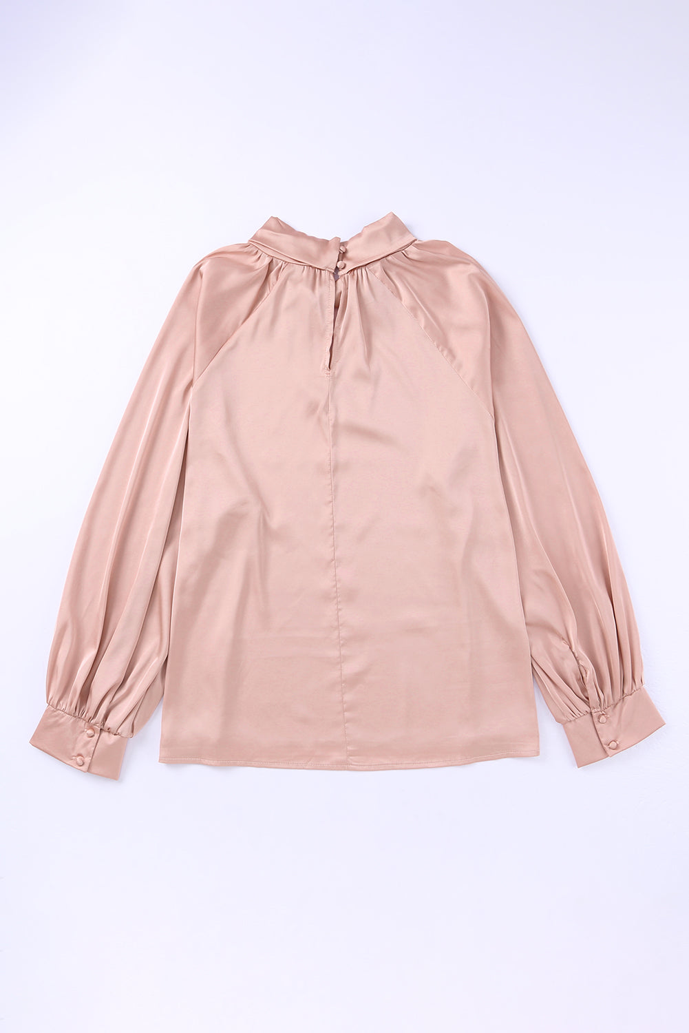 Rožnata satenasta bluza z visokim ovratnikom in napihnjenimi rokavi