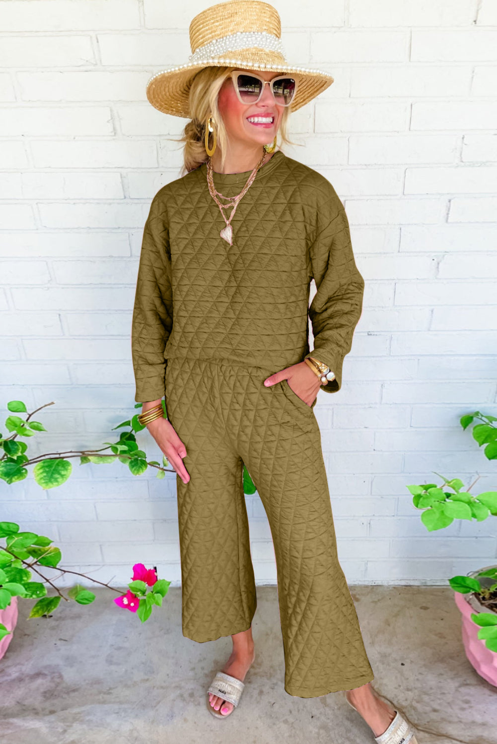 Tenue pull et pantalon matelassés unis vert sauge