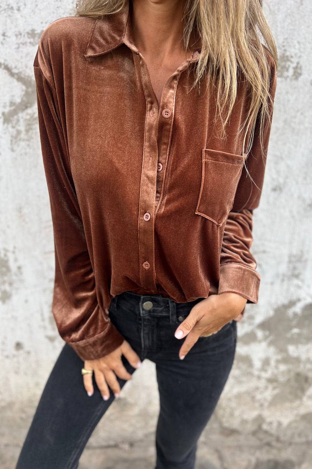 Chemise en velours avec poche poitrine marron