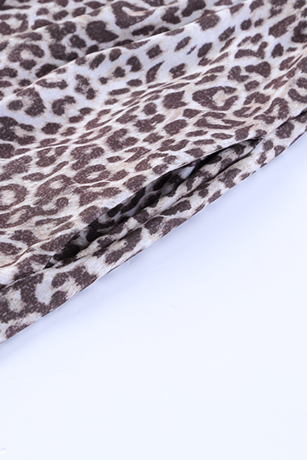 Schwarzes, geripptes Maxikleid mit Leoparden-Patchwork und Taschen
