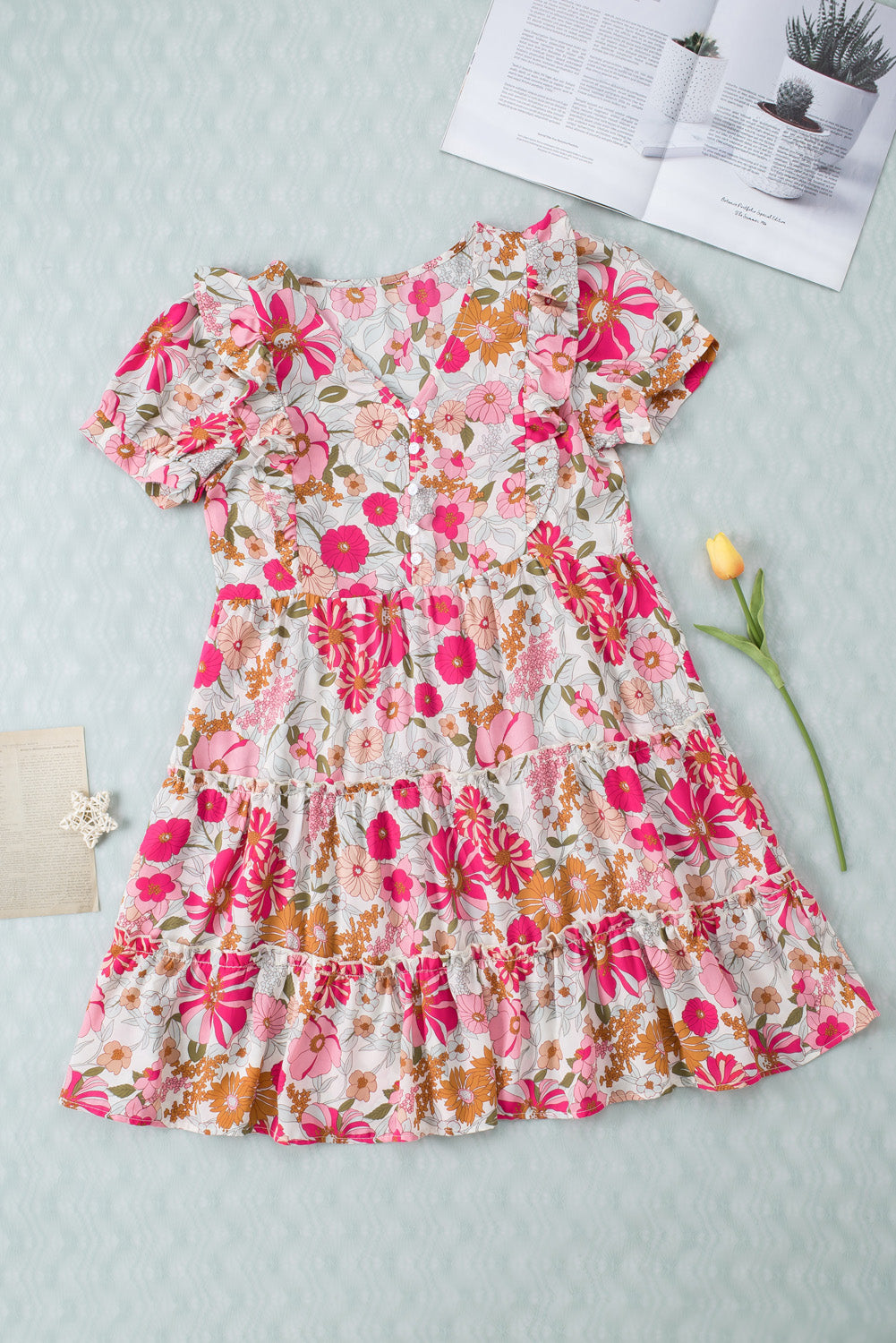 Višeslojna haljina s višestrukim cvjetnim printom i volanima