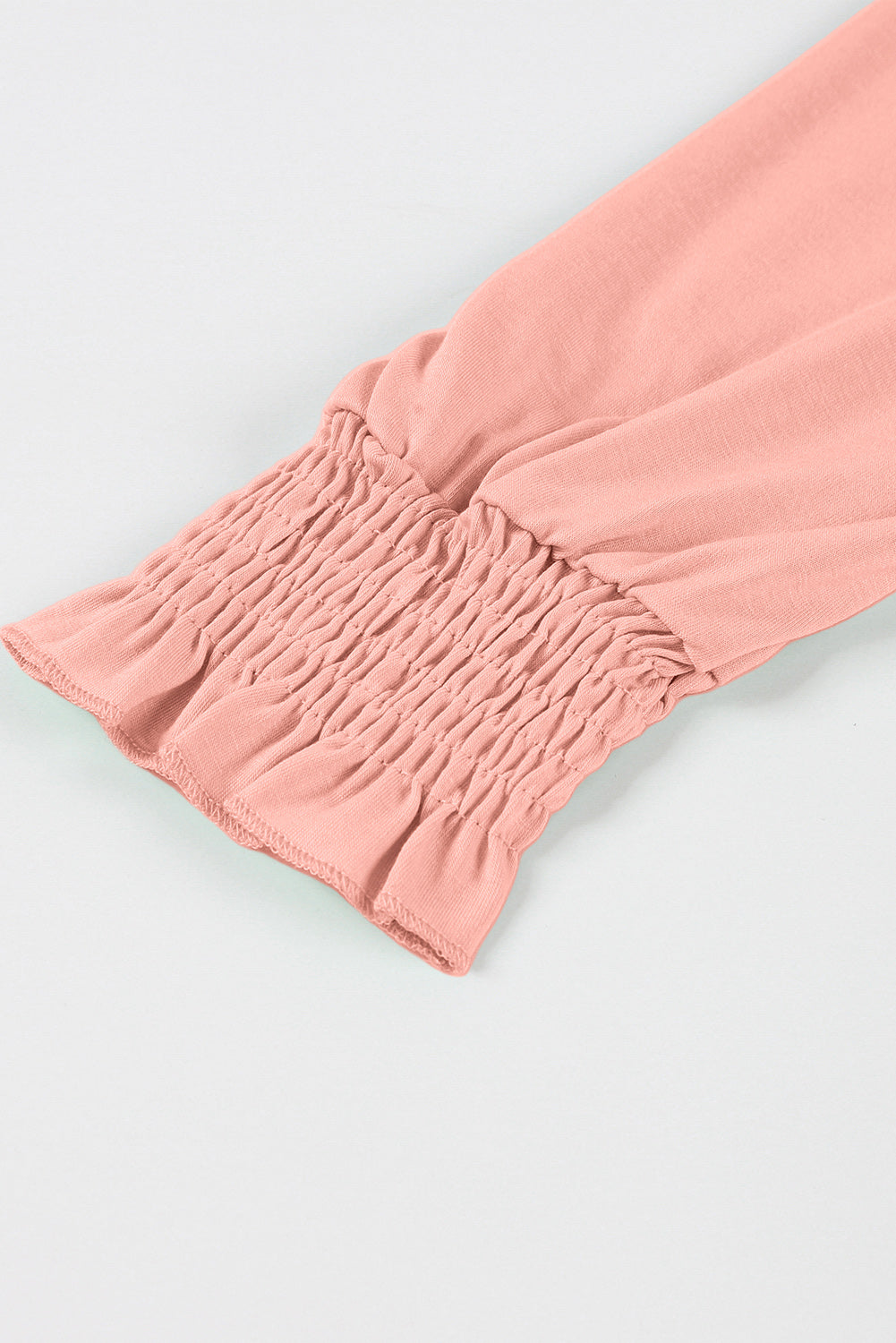 Rožnata majica s kvadratastim izrezom in rokavi velike velikosti