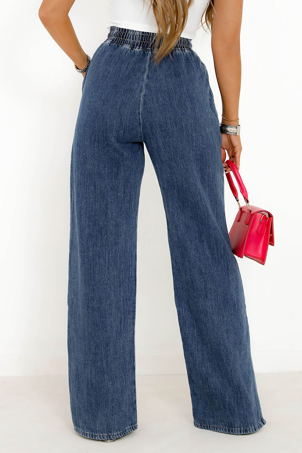 Dunkelblaue Jeans mit weitem Bein und elastischem Bund und Kordelzug