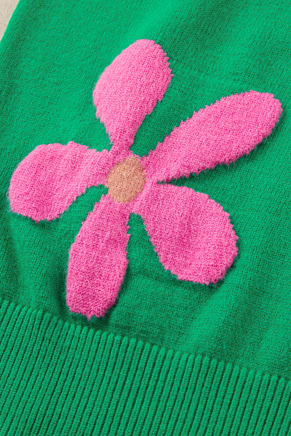 Svetlo roza pulover s kratkimi rokavi s cvetličnimi mehurčki