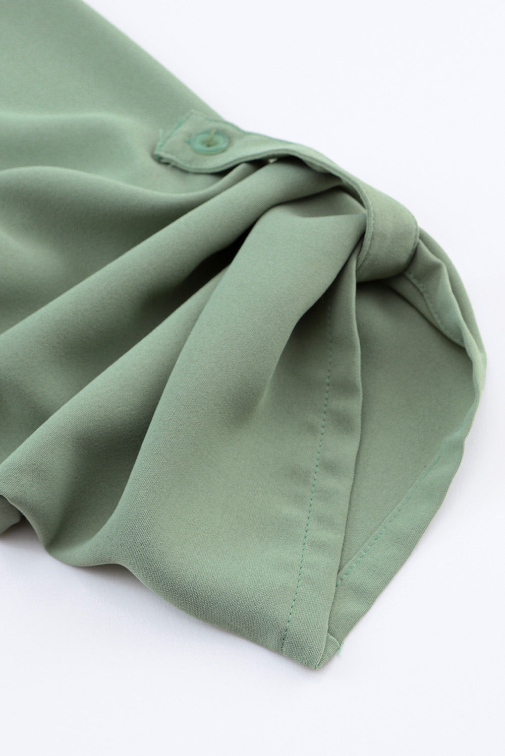 Zelena tekoča obleka z zavihki in rokavi