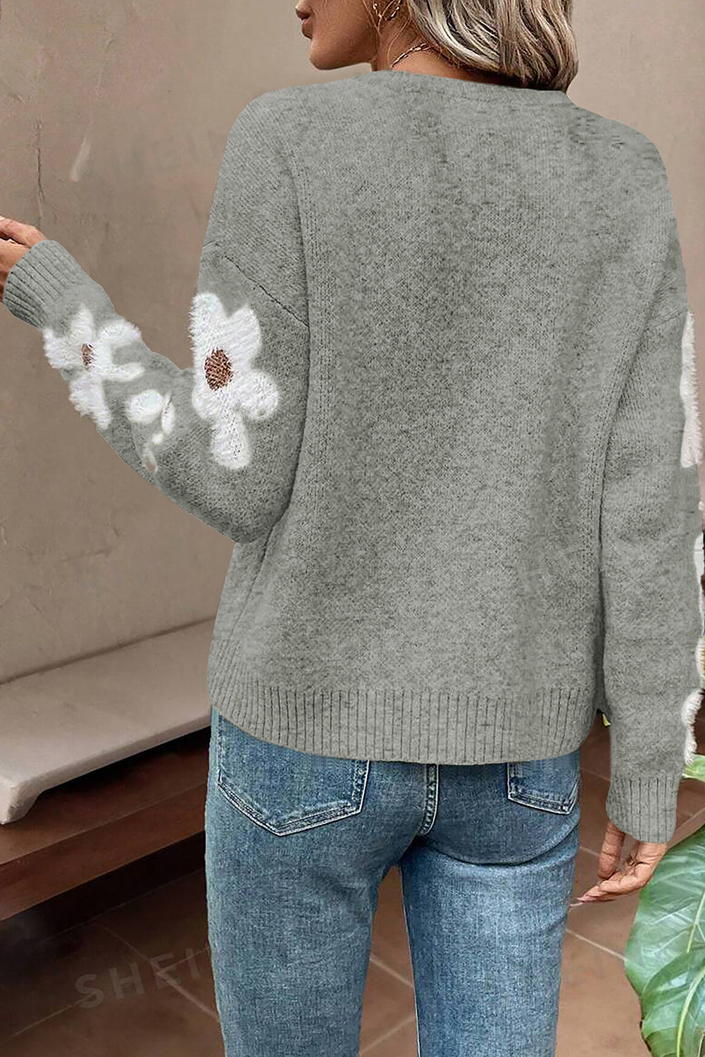 Maglione con spalle scese con maniche a fiore grigio chiaro