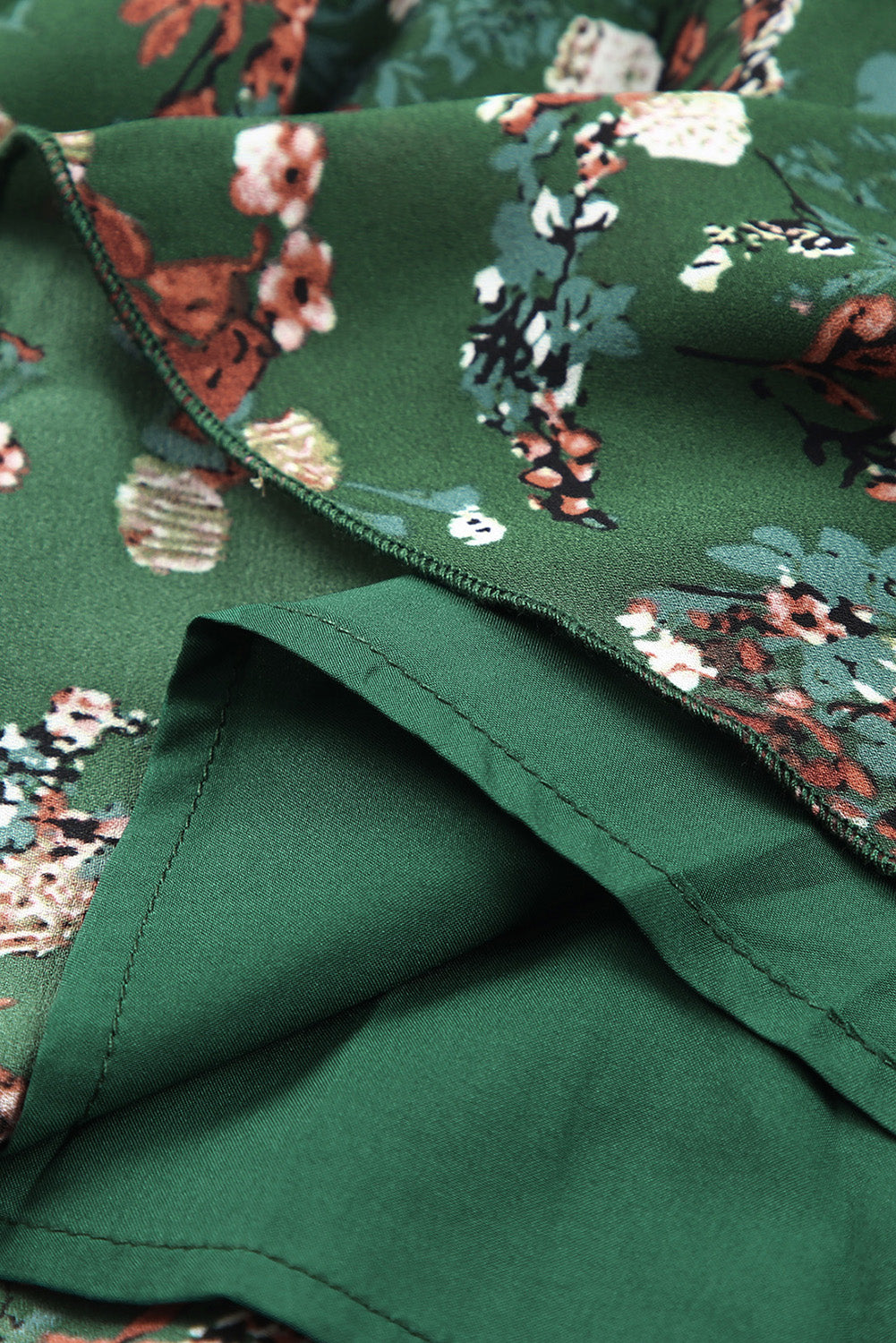 Haut portefeuille vert à basque et imprimé floral, col en V