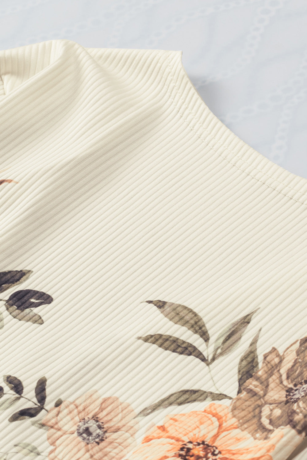 Rebrasta pletena ozka jopica s cvetličnim vzorcem marelice