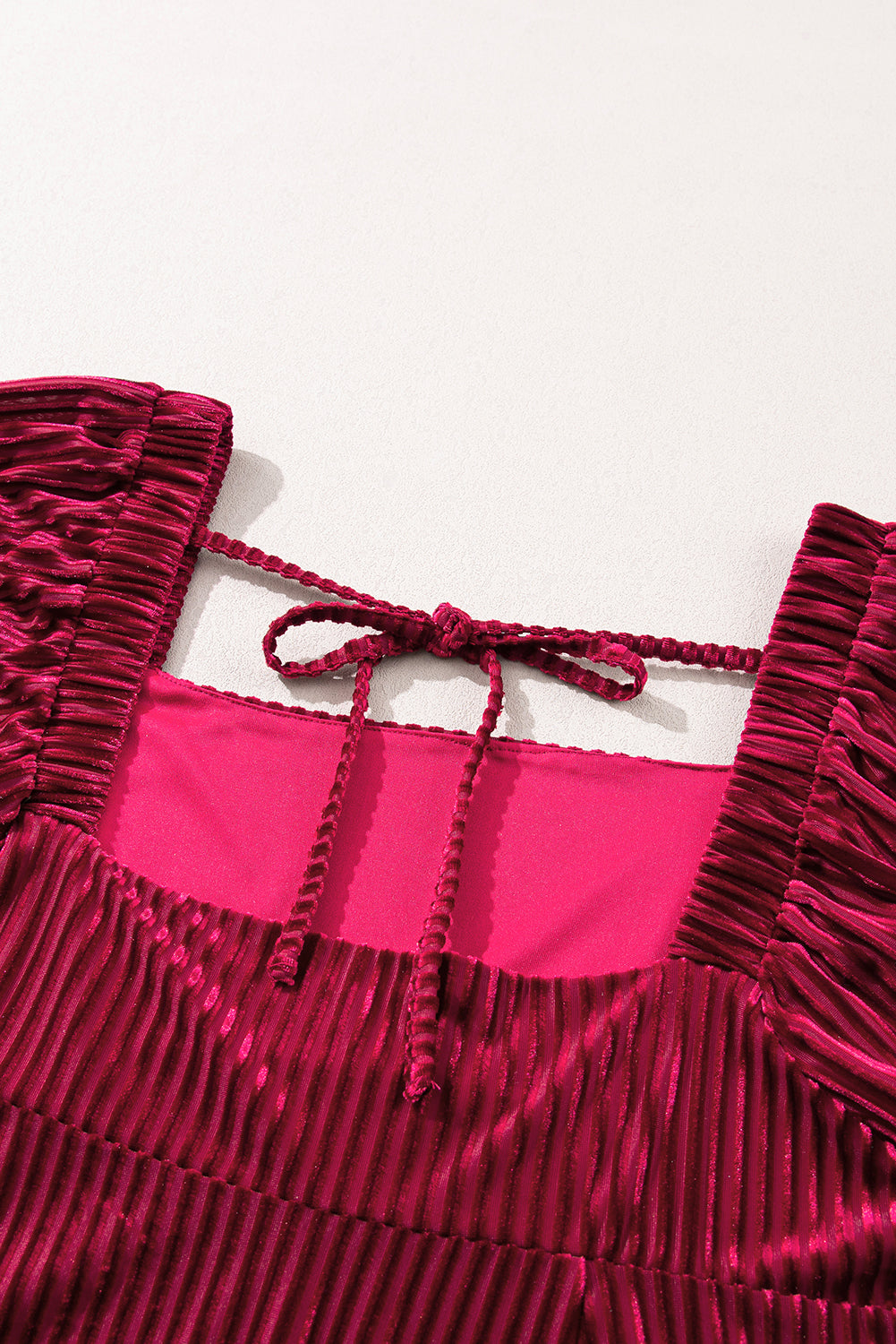 Rotes Babydoll-Kleid aus Samt mit eckigem Ausschnitt und Schnürung am Rücken