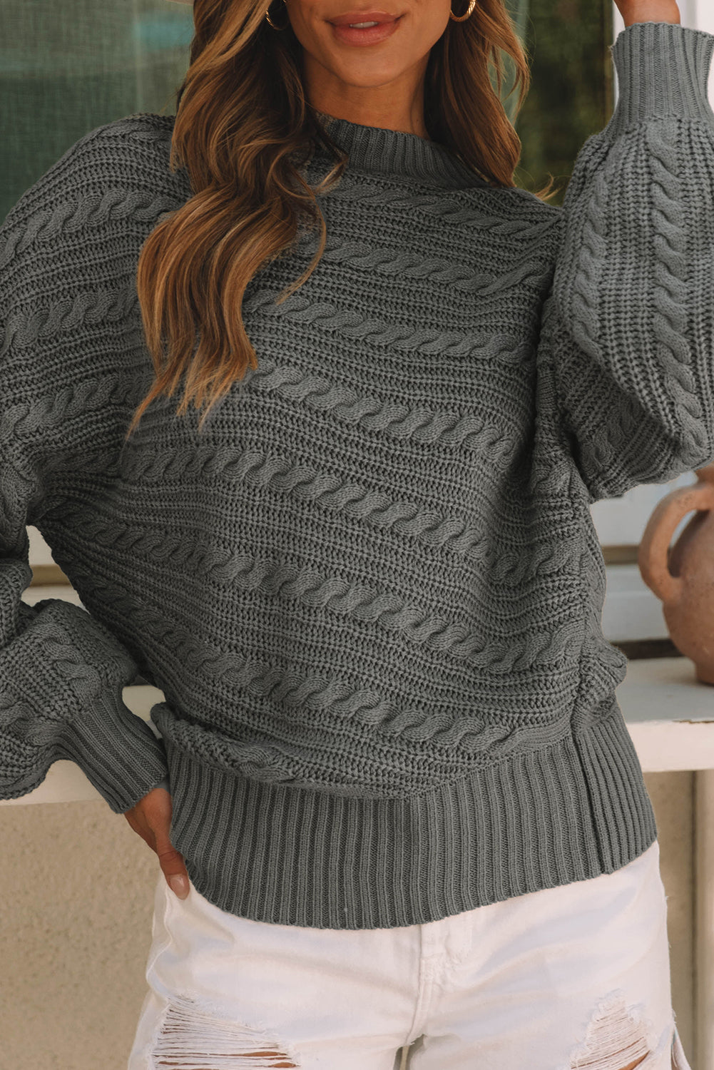 Crnozeleni pleteni pulover s lažnim ovratnikom i lanternastim rukavima