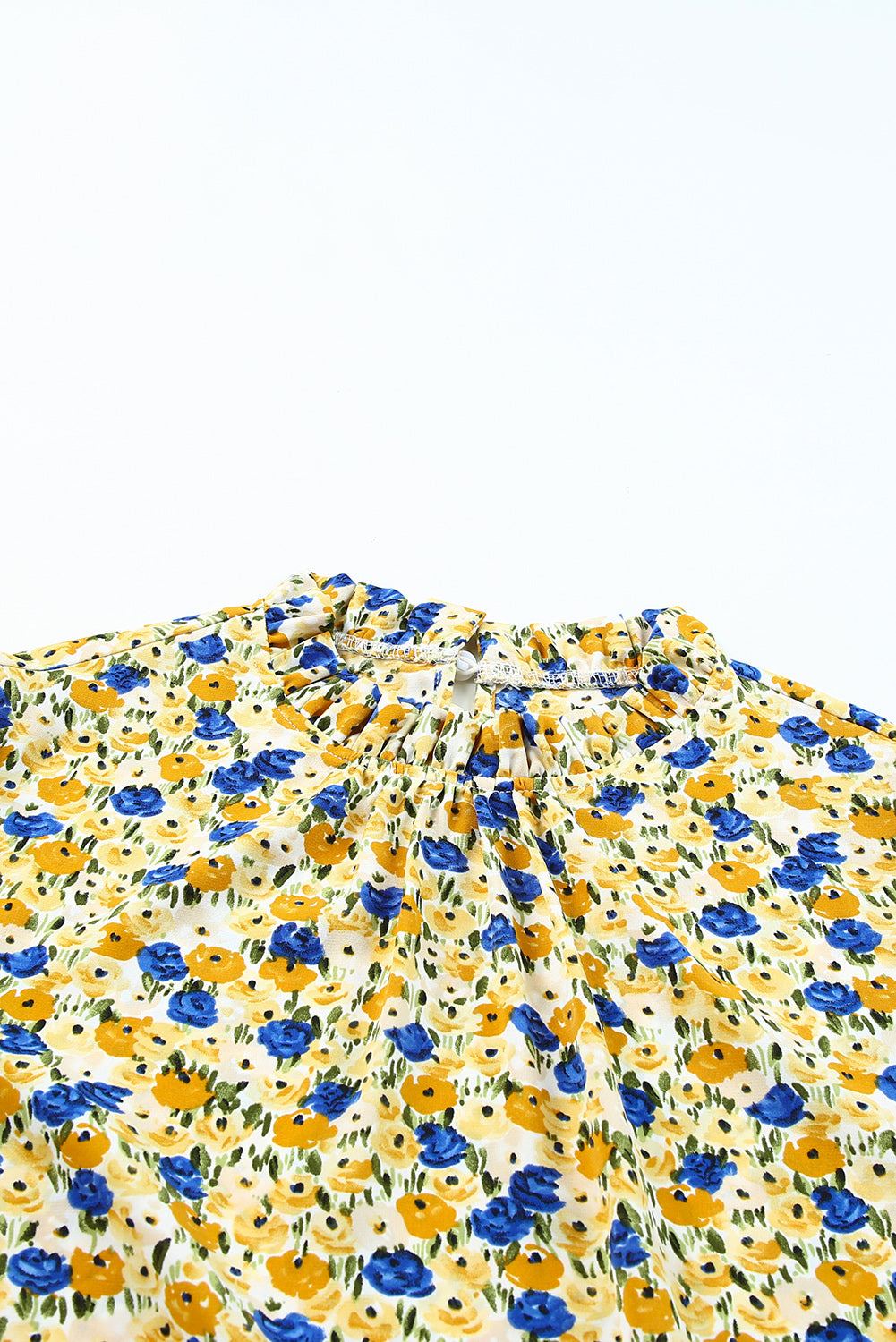 Gelbe, kurzärmlige, gerüschte Boho-Bluse mit Stehkragen und Blumenmuster
