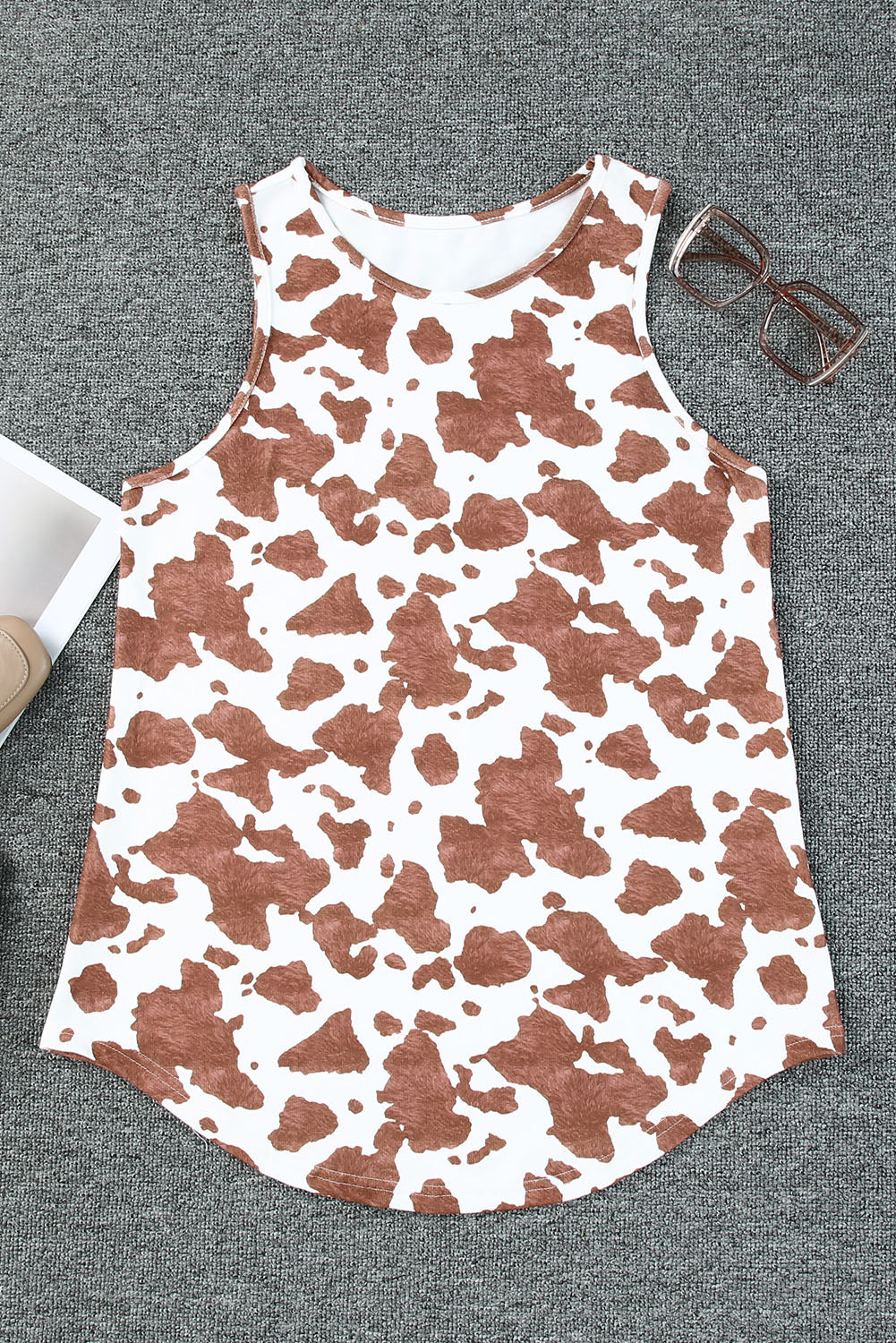 Majica s okruglim izrezom i printom smeđe krave