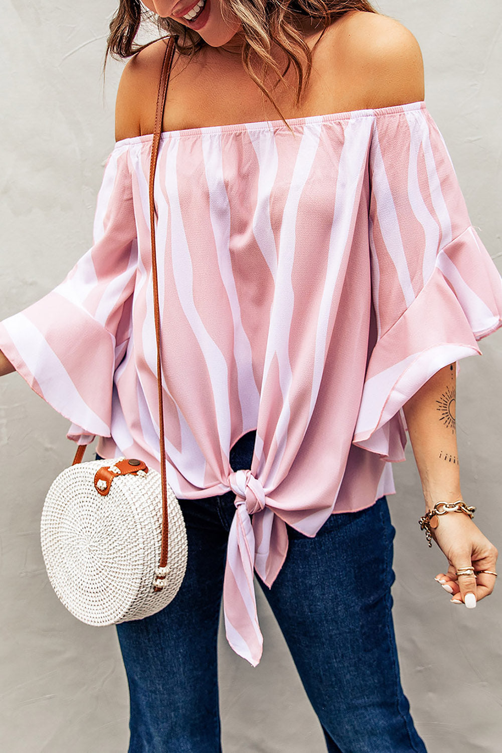 Schulterfreie Bluse mit vertikalen Streifen in Rosa