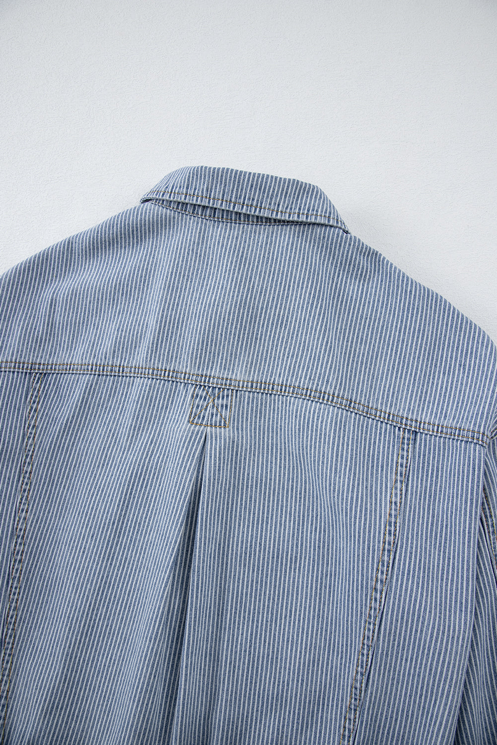 Veste en jean oversize délavée à rayures bleu ciel avec poches