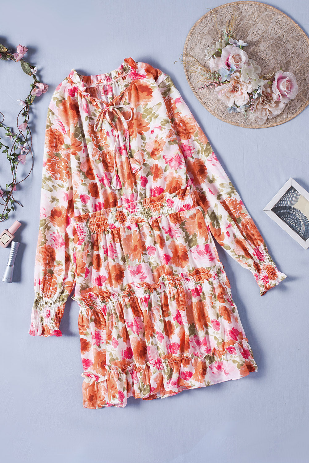 Višebojna mini haljina s cvjetnim V izrezom i dugim rukavima na vezanje u struku
