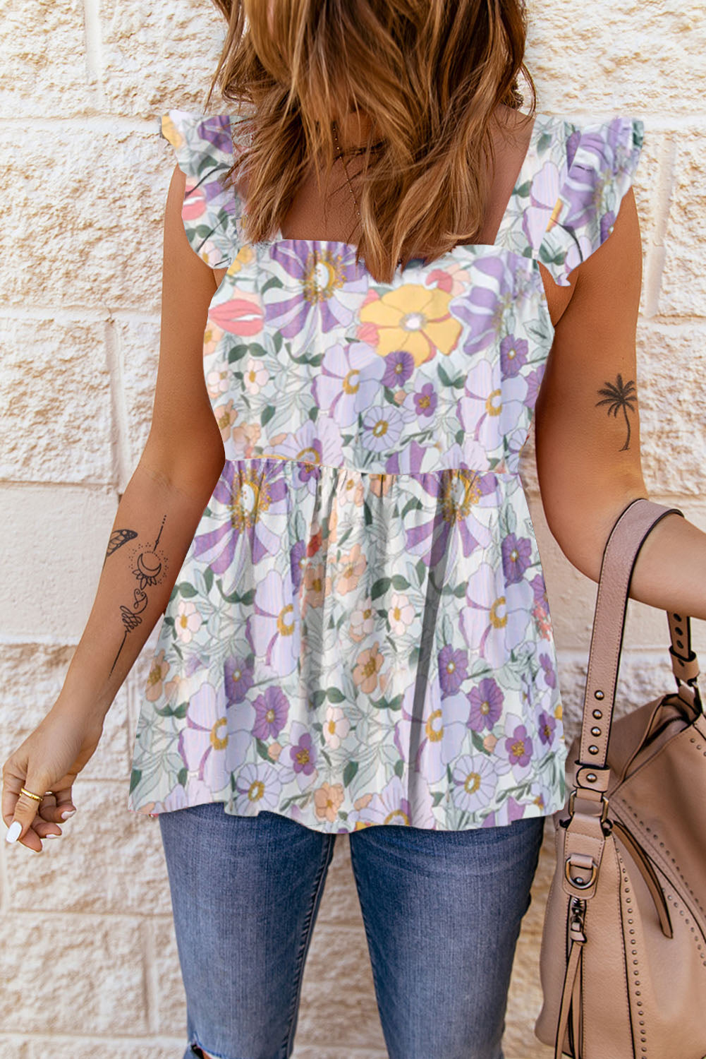 Ljubičasta lepršava majica s lepršavim cvjetnim printom u više boja