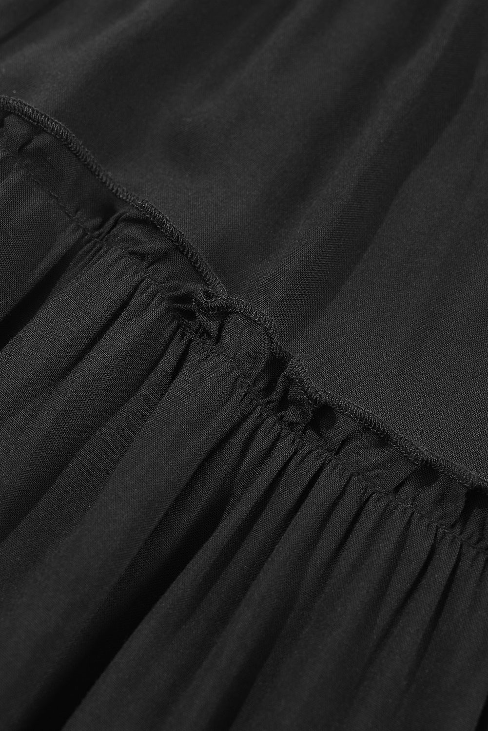 Robe longue noire à volants et épaules dénudées de grande taille