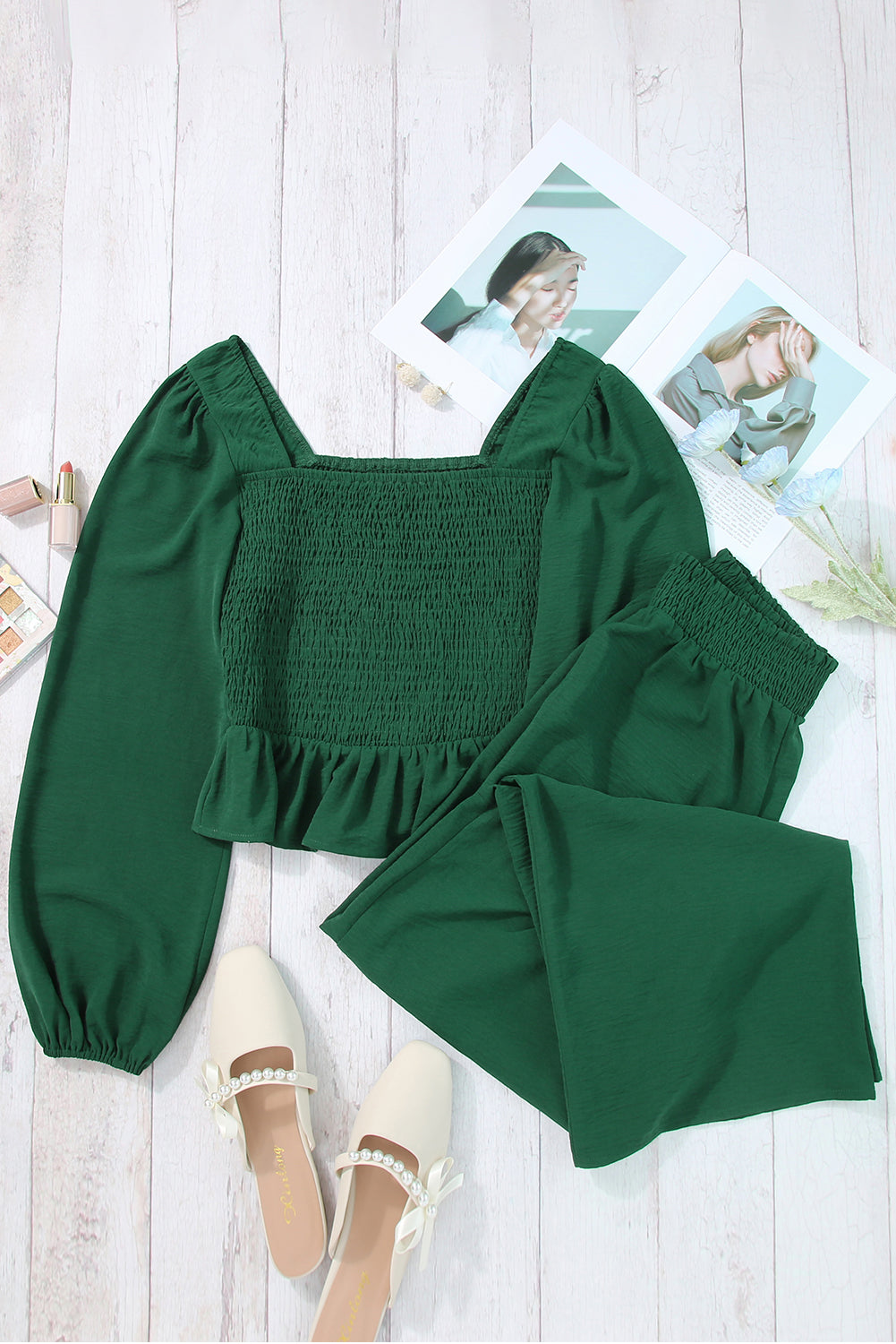 Set top e pantaloni peplo con scollo quadrato verde