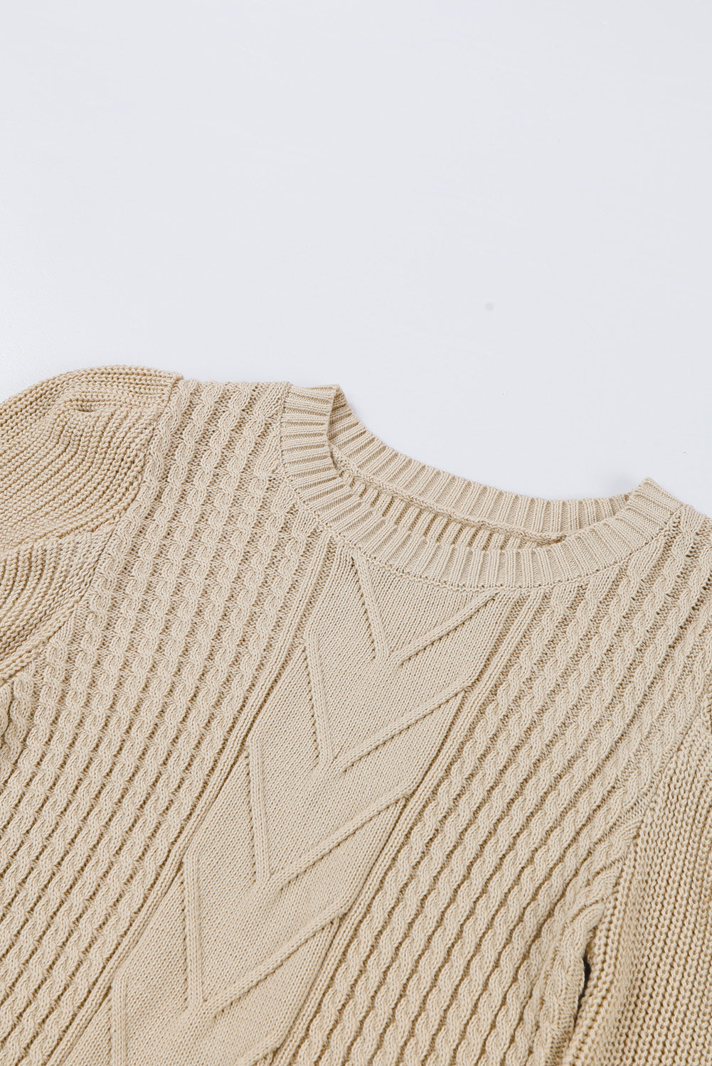 Maglione con maniche a sbuffo in maglia a costine a trecce color albicocca